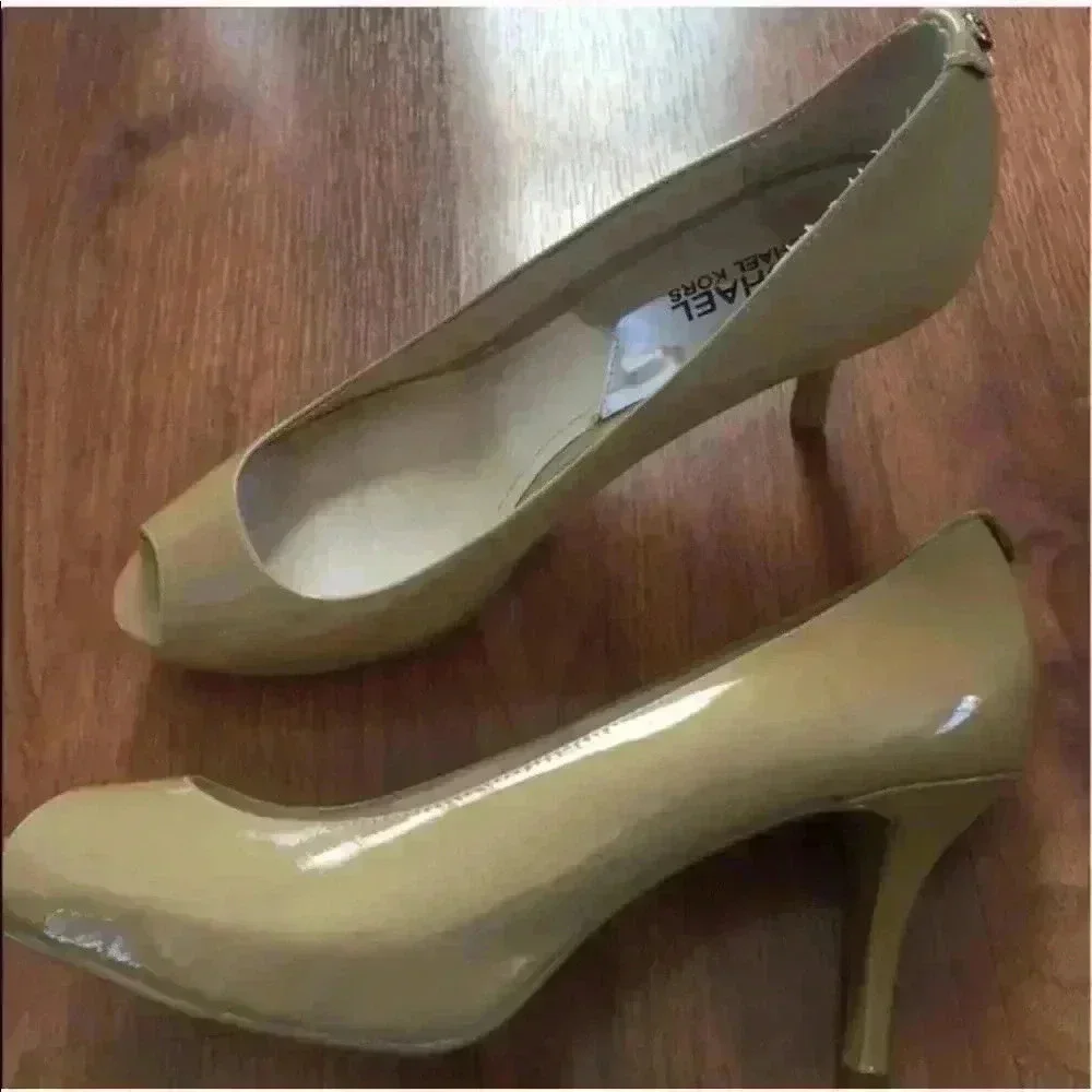 MICHAEL KORS Tan Peep Toe Heels